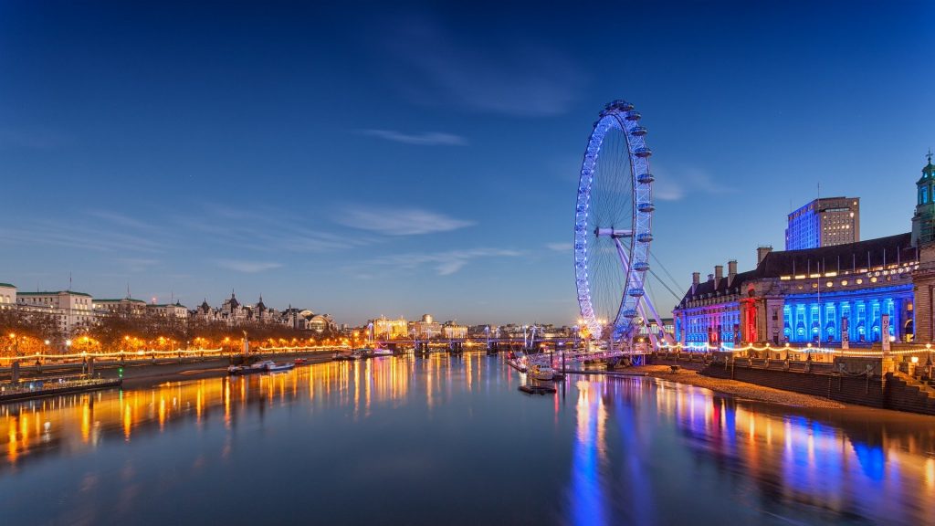 Panoramic view of London Thames and London Eye Valentine's Day getaway