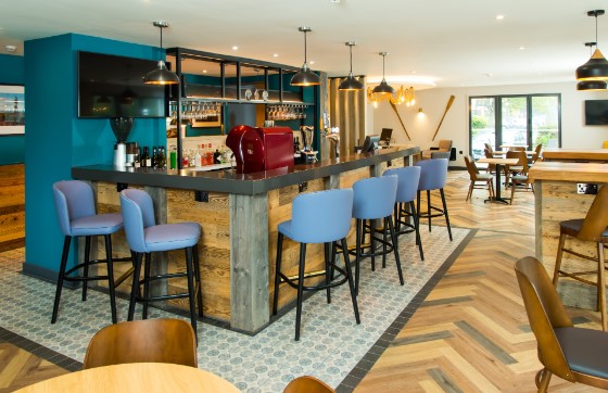 Image showing the bar area of the Ibis Plymouth