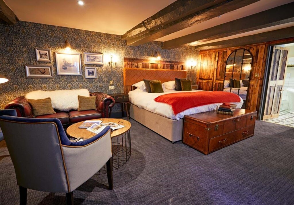 A large stylish guestroom at The Fleece.